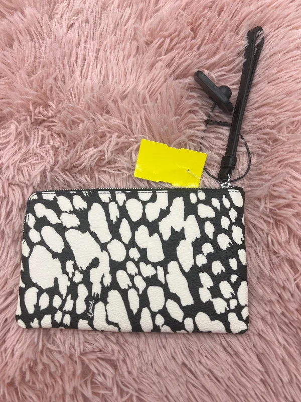 Wristlet Designer By Coach  Size: Medium