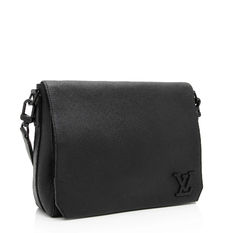 Louis Vuitton Calfskin Aerogram Takeoff Messenger Bag (QgVacu)