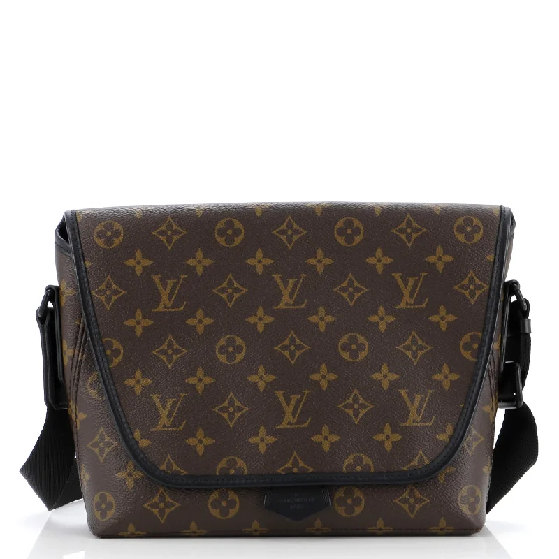 Magnetic Messenger Bag Macassar Monogram Canvas